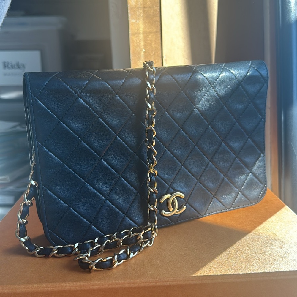 Vintage Authentic Chanel Full Flap Shoulder Bag